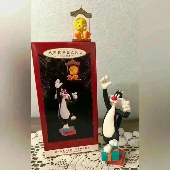 Hallmark Keepsake NEW 1995 Christmas Ornament “Sylvester & Tweety” Looney Tunes - Picture 1 of 6